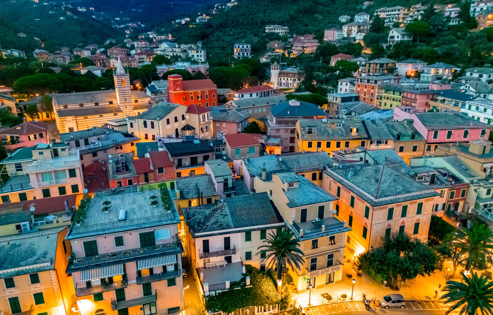 Moneglia - Dal parcheggio della stazione al borgo e alle spiagge